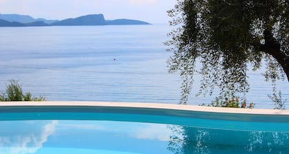 Enjoy Lichnos Bay Village, Camping, Hotel & Apartments