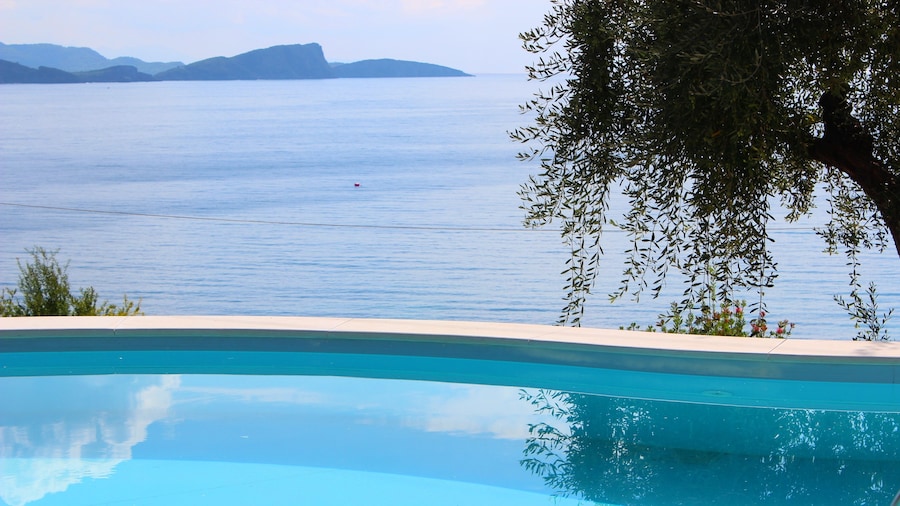 Enjoy Lichnos Bay Village, Camping, Hotel & Apartments