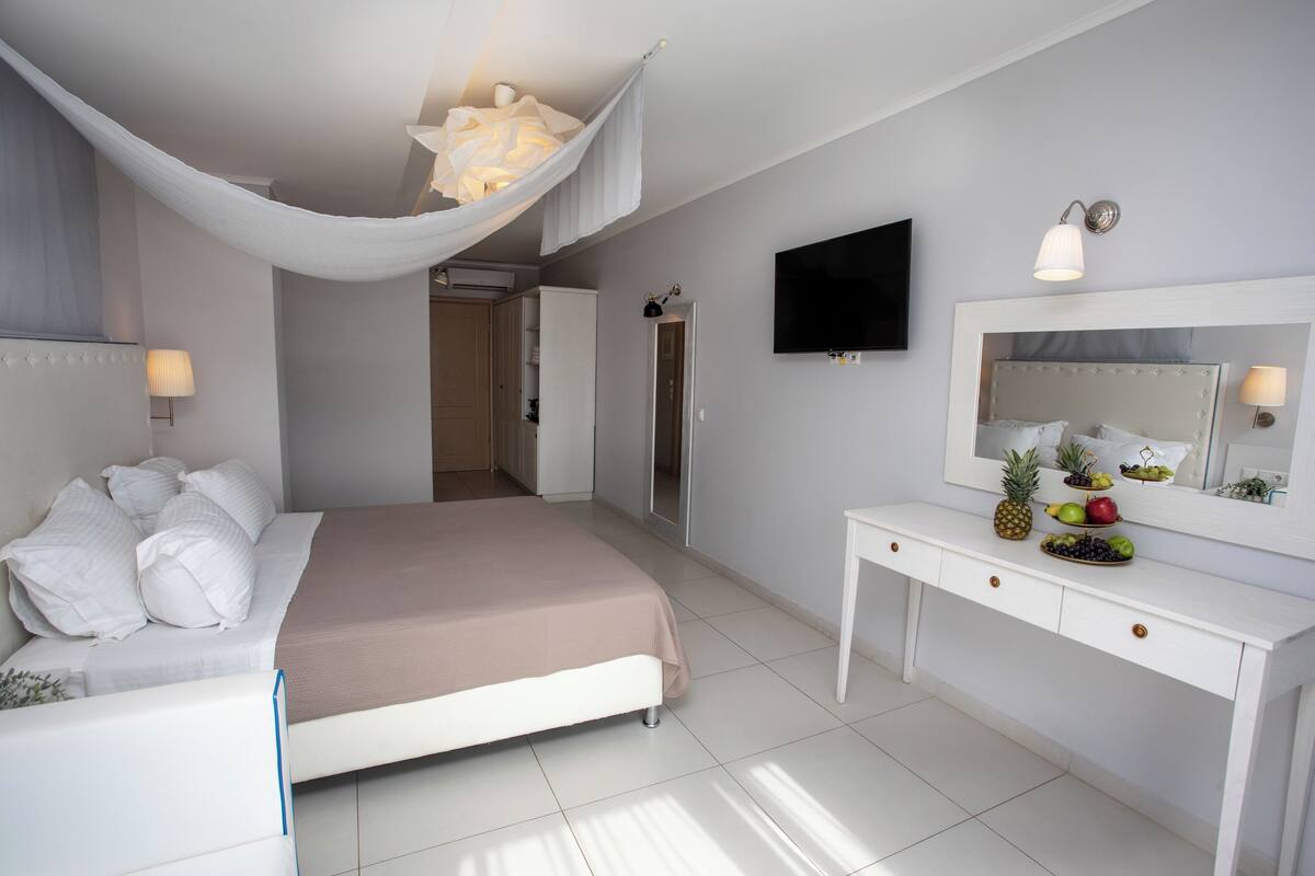 Junior Suite | Iron/ironing board (on request), WiFi (free)