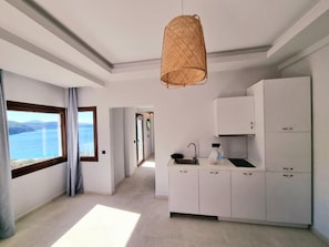 Family Suite | Private kitchen | Fridge, coffee/tea maker
