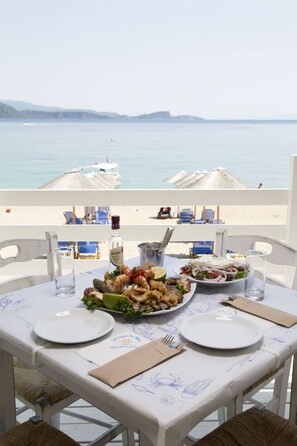 Lunch and dinner served  - Enjoy Lichnos Bay Village, Camping, Hotel & Apartments (Parga)