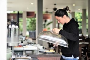 Desayuno buffet todos los días (con cargo)