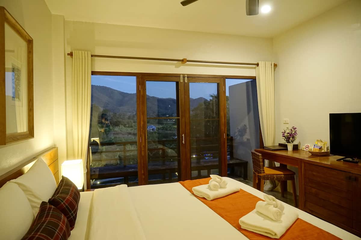 Quarto casal ou duplo luxo, vista para a montanha | Roupas de cama premium, frigobar, cofres nos quartos, escrivaninha