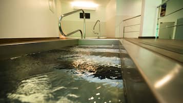 Sauna, bain Ă  remous, hammam, massages aux pierres chaudes