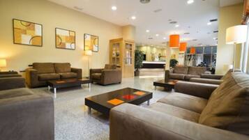 Coin salon dans le hall