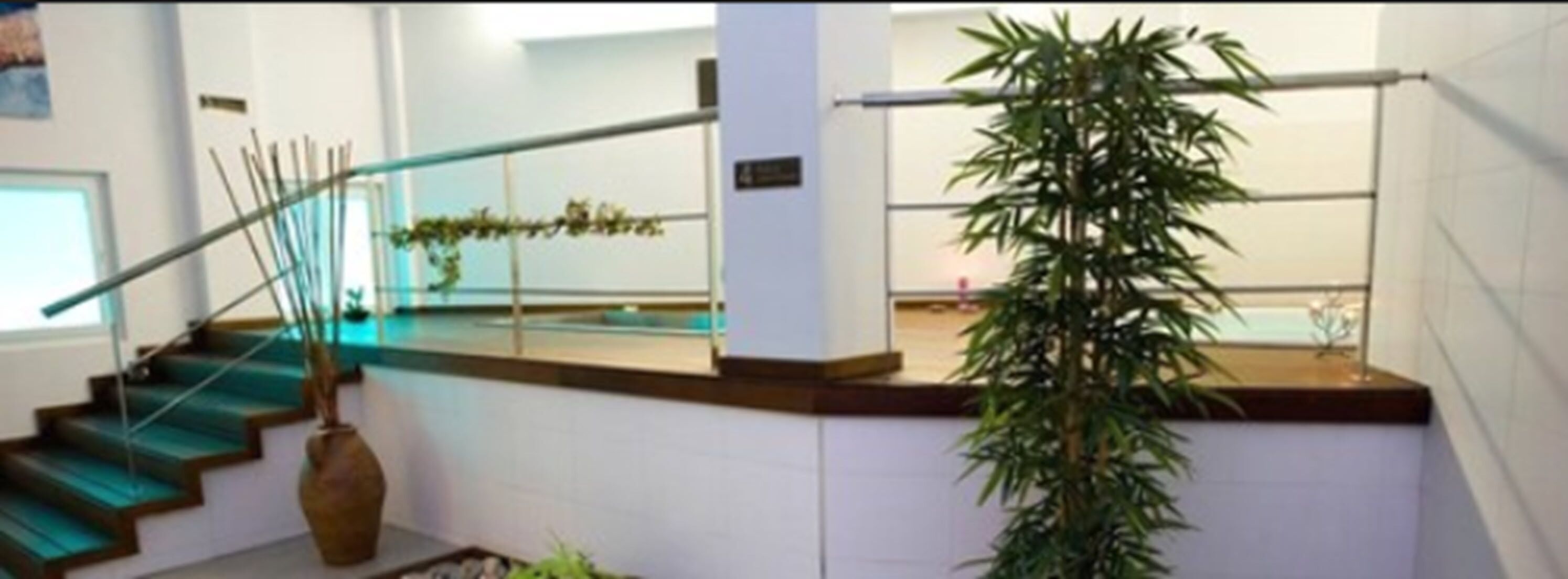 sauna, hot tub, turkish bath/hammam, hot stone massages, body wraps