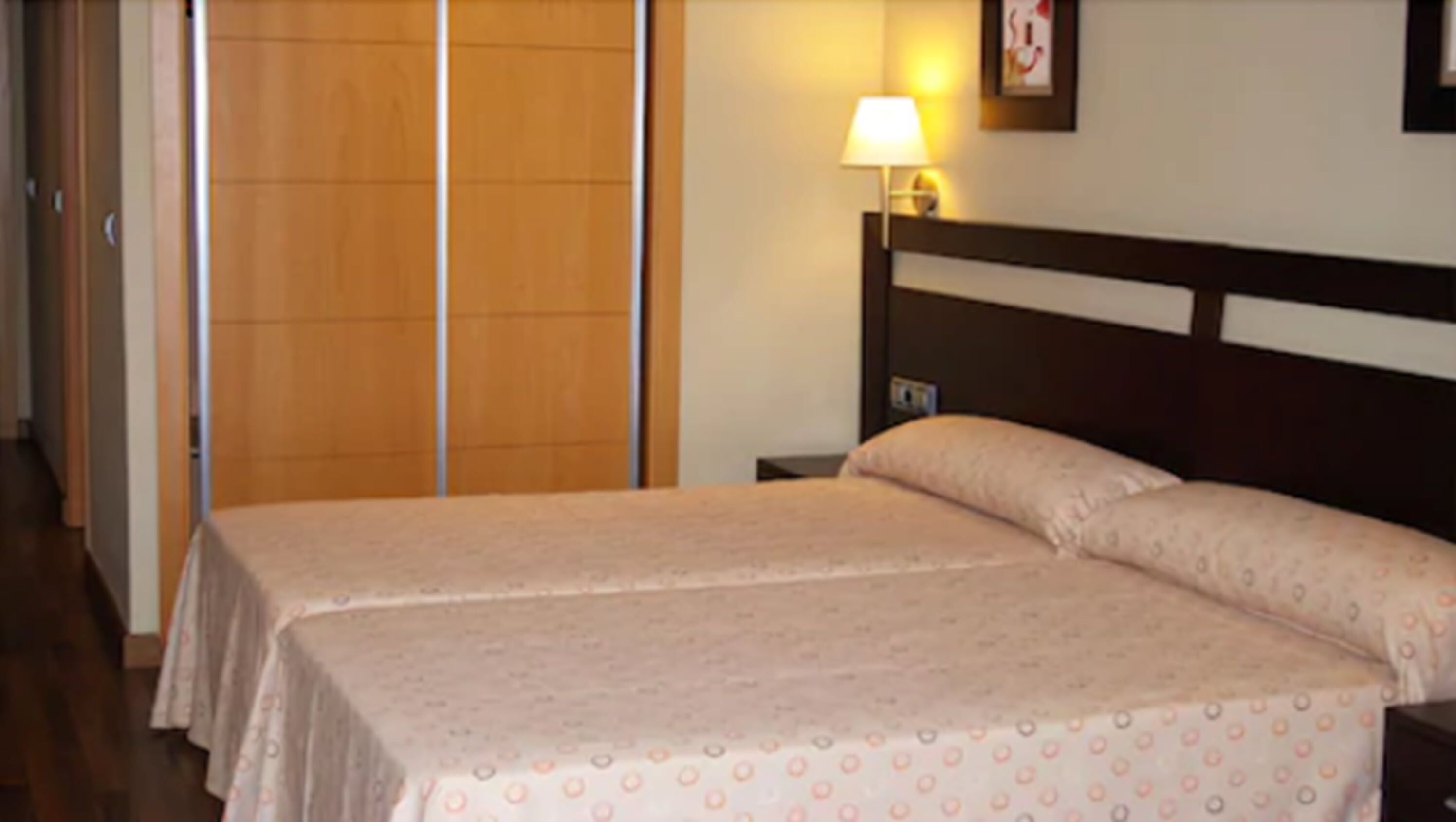 double room | minibar, in-room safe, desk, free wifi