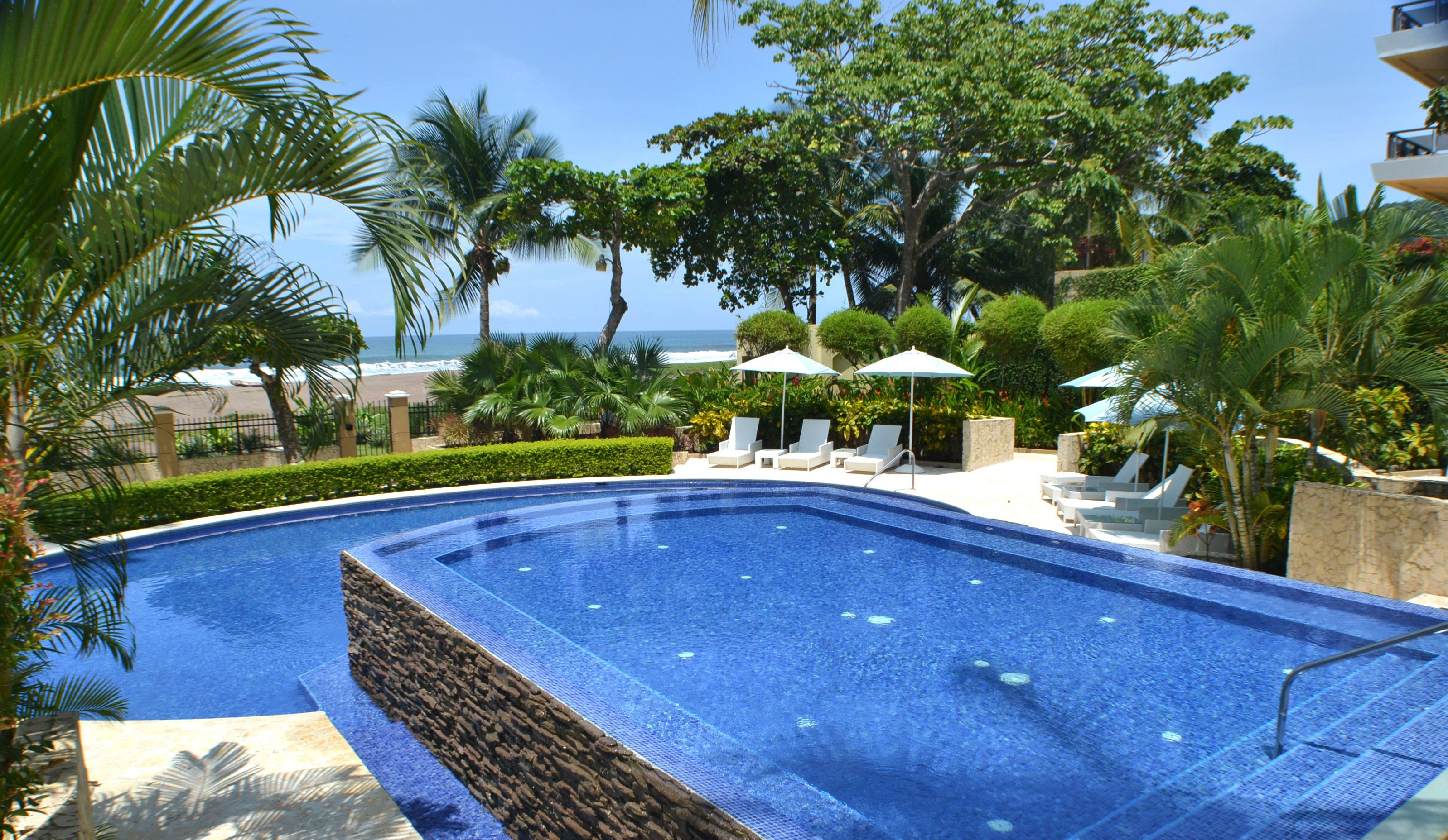 Kolam renang terbuka 