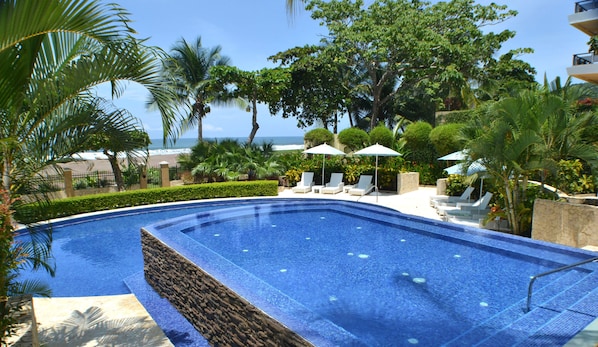 Kolam renang terbuka 