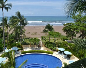 Outdoor pool - Acqua Residences (Jacó)