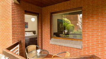 Habitació triple, bany privat | Terrassa o pati