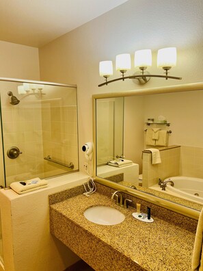 Bathroom shower - A Riverside Inn Travelodge by Wyndham (Fairplay)