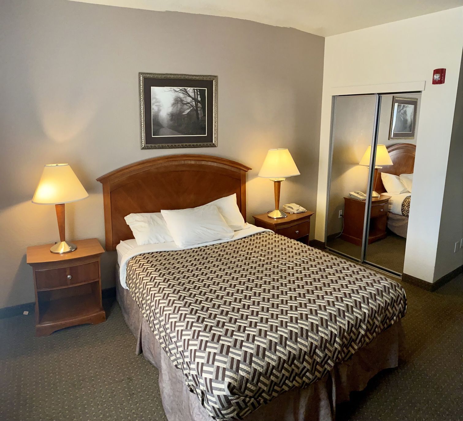 بديكورات فريدة لكل غرفة وطراز فريد لكل وحدة ومساحة عمل للكمبيوتر المحمول