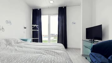 Exclusive Room | Desk, free WiFi, bed sheets