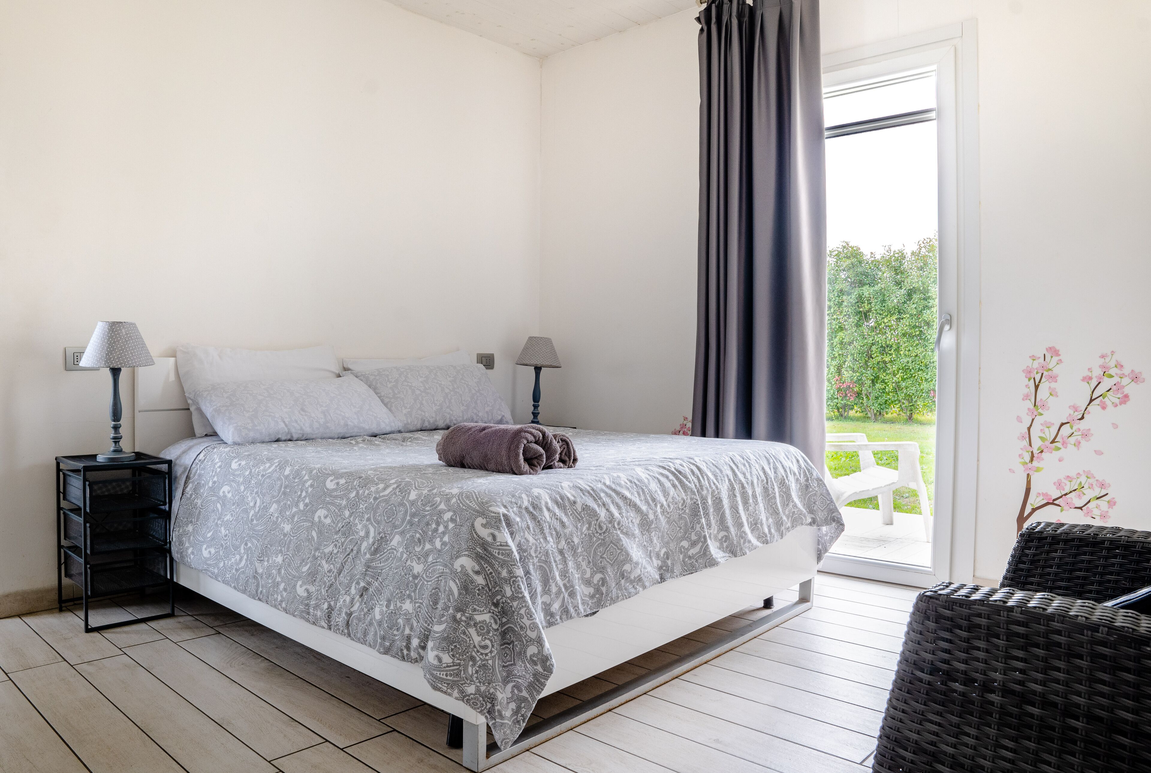 独特客房 | 办公桌、免费 WiFi、床单