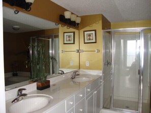 Condo, 4 Bedrooms, Kitchen, Beachfront | Bathroom | Free toiletries, towels - Tern Key Realty & Rentals (Pensacola)