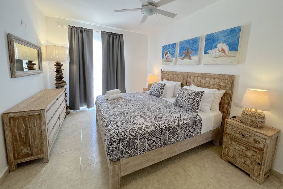 Deluxe Condo, 2 Bedrooms, Pool View, Poolside