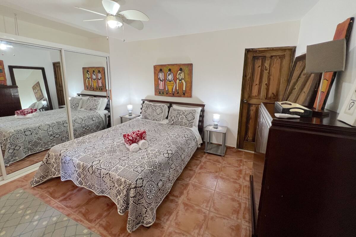 Comfort Villa, 2 Bedrooms, Poolside