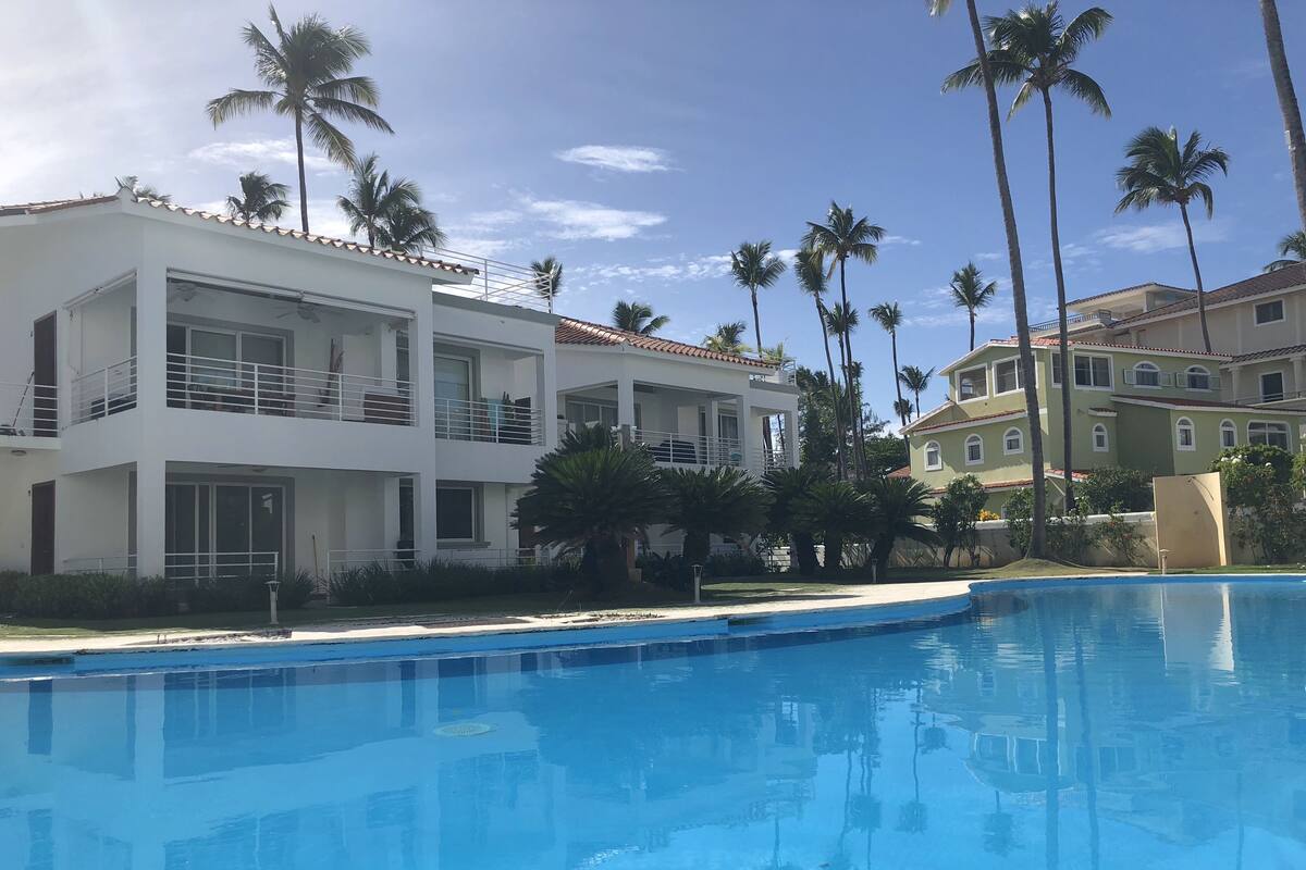 Royal Condo, 2 Bedrooms, Pool View, Poolside