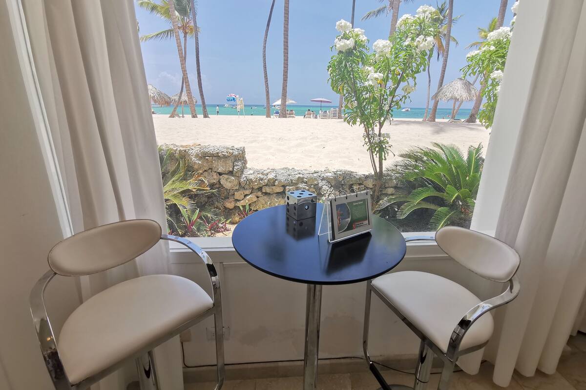 Deluxe Condo, 2 Bedrooms, Ocean View, Beachfront