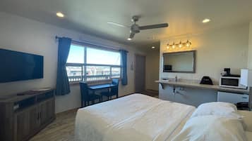 Standard Room, 1 Queen Bed