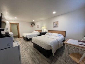 Standard Room, 2 Queen Beds | Iron/ironing board, free WiFi, bed sheets - The Inn at Old Town (Bandon)