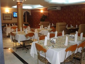 Breakfast and lunch served, Mexican cuisine