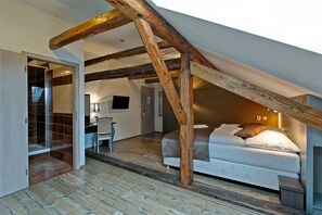Deluxe Double Room | Minibar, in-room safe, desk, soundproofing - Suites & Apartments U Tri Hrusek (Ceske Budejovice)
