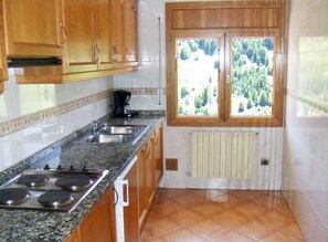 Full-size fridge, microwave, dishwasher, coffee/tea maker - Apartamentos Soldeu Luxury 3000 (Bordes d'Envalira)