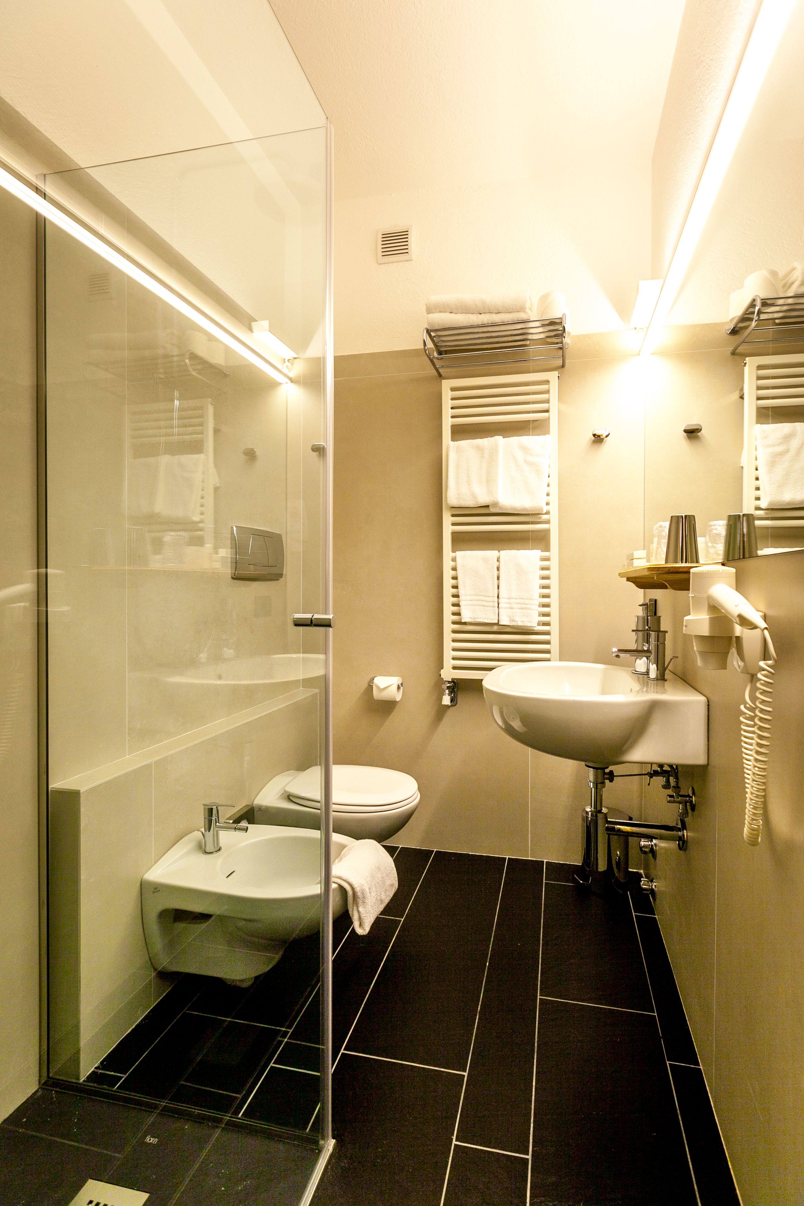 standard double room | bathroom | shower, free toiletries, hair dryer, bathrobes