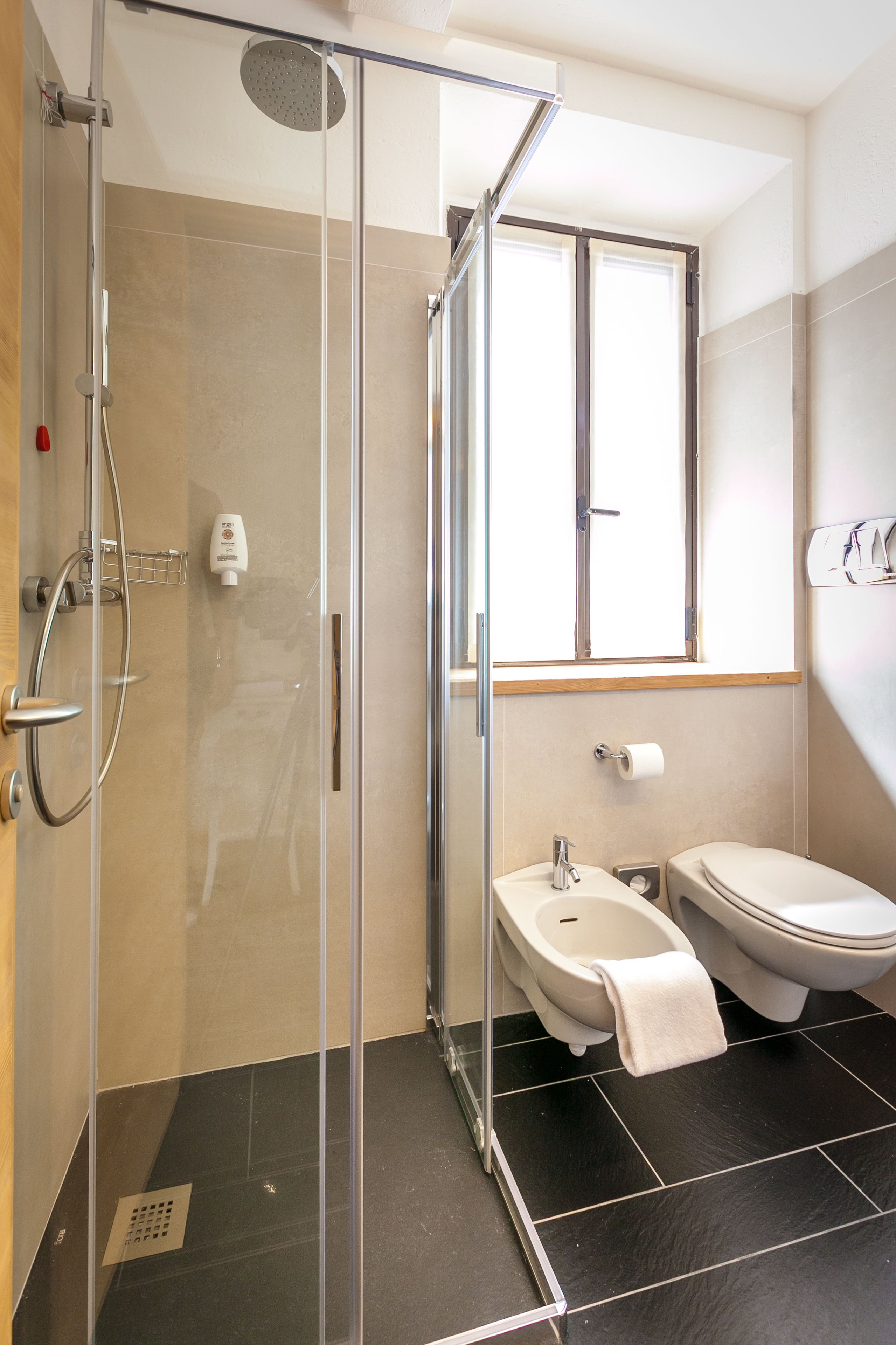 comfort double room | bathroom | shower, free toiletries, hair dryer, bathrobes