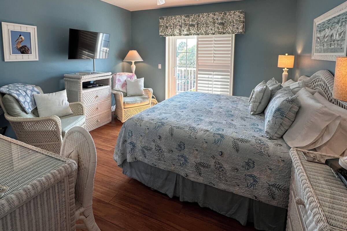 Balcony with Ocean view, 1 King bed, Shower