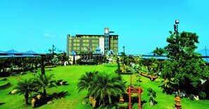 Front of property - Hotel Shwe Pyi Thar (Mandalay)