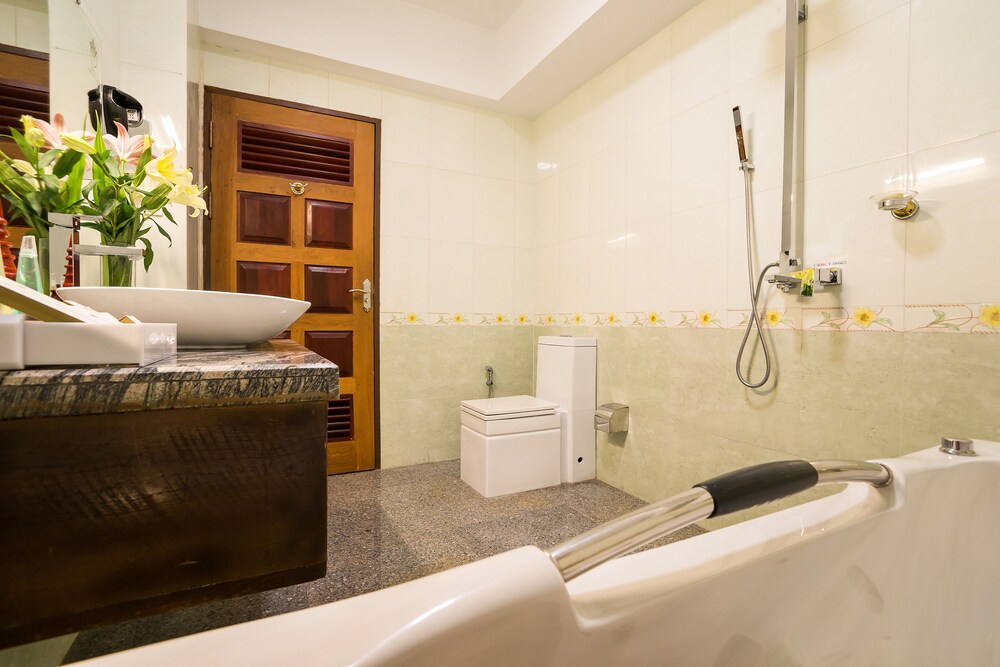 Hotel Shwe Pyi Thar by null