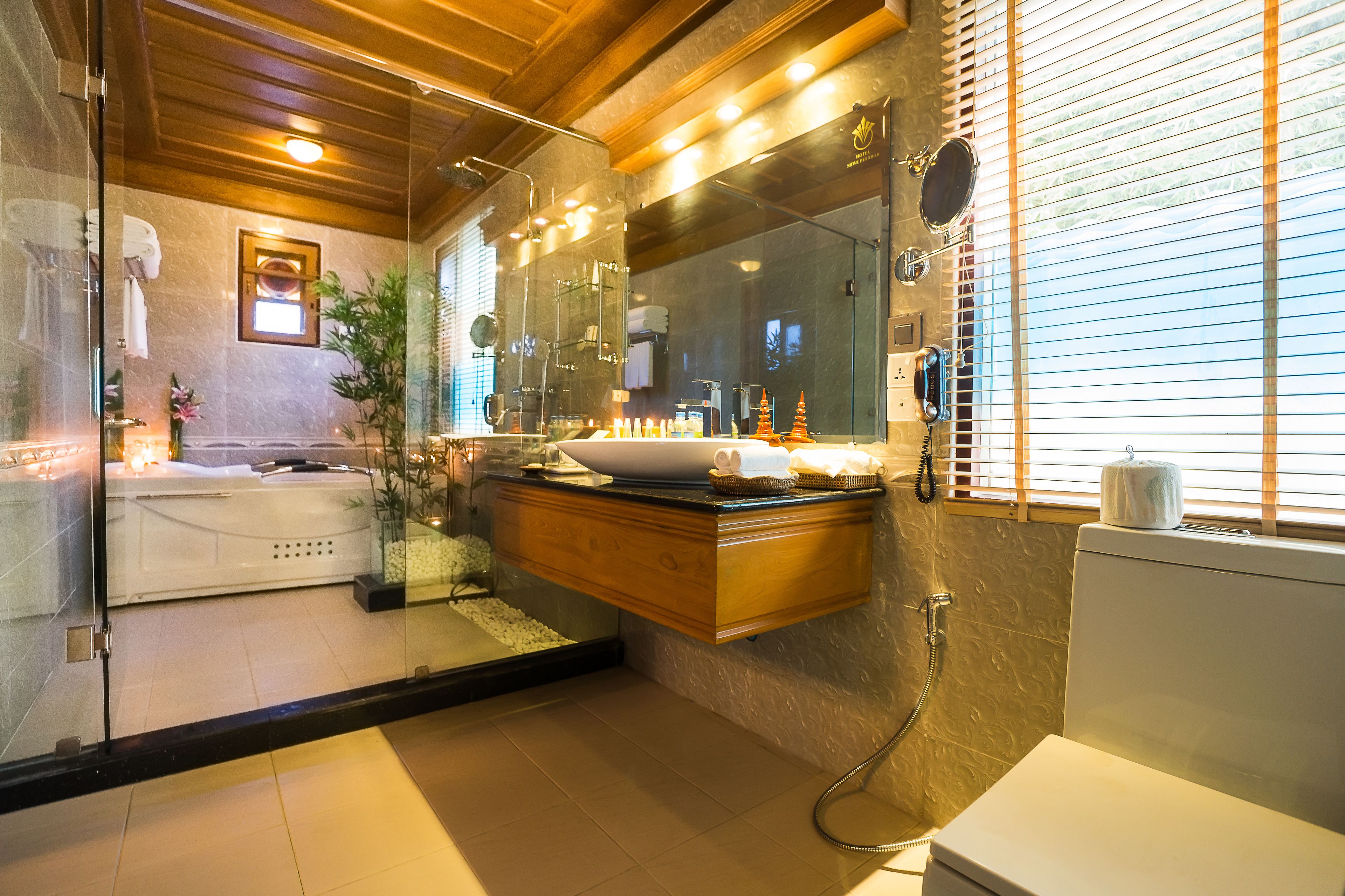 standard suite, 1 king bed, non smoking, royal villa suite | bathroom | combined shower/bathtub, deep-soaking bathtub, rainfall showerhead