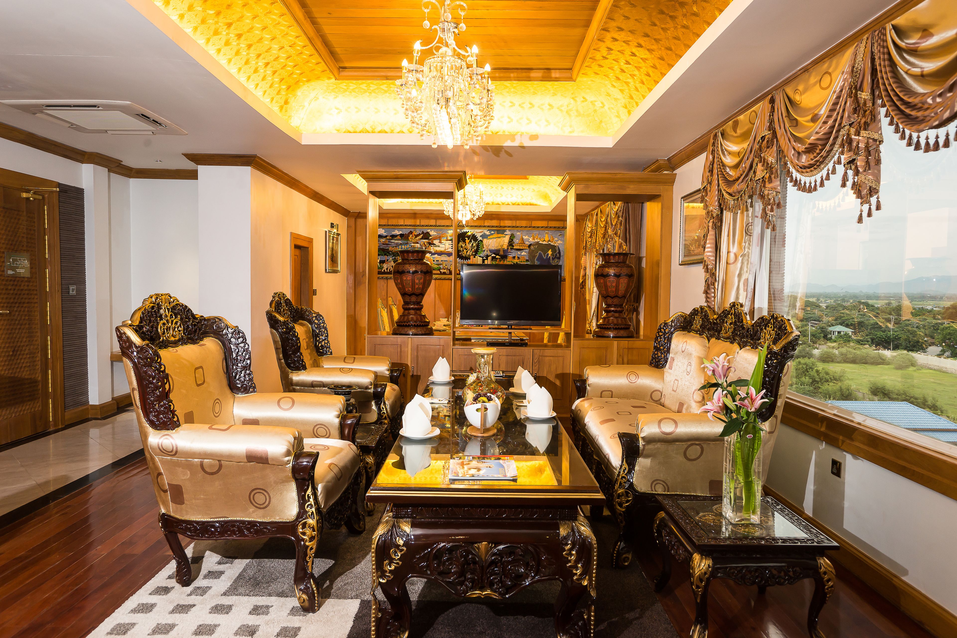 presidential suite, 1 king bed, non smoking | dining | breakfast, lunch, dinner served; international cuisine, pool views