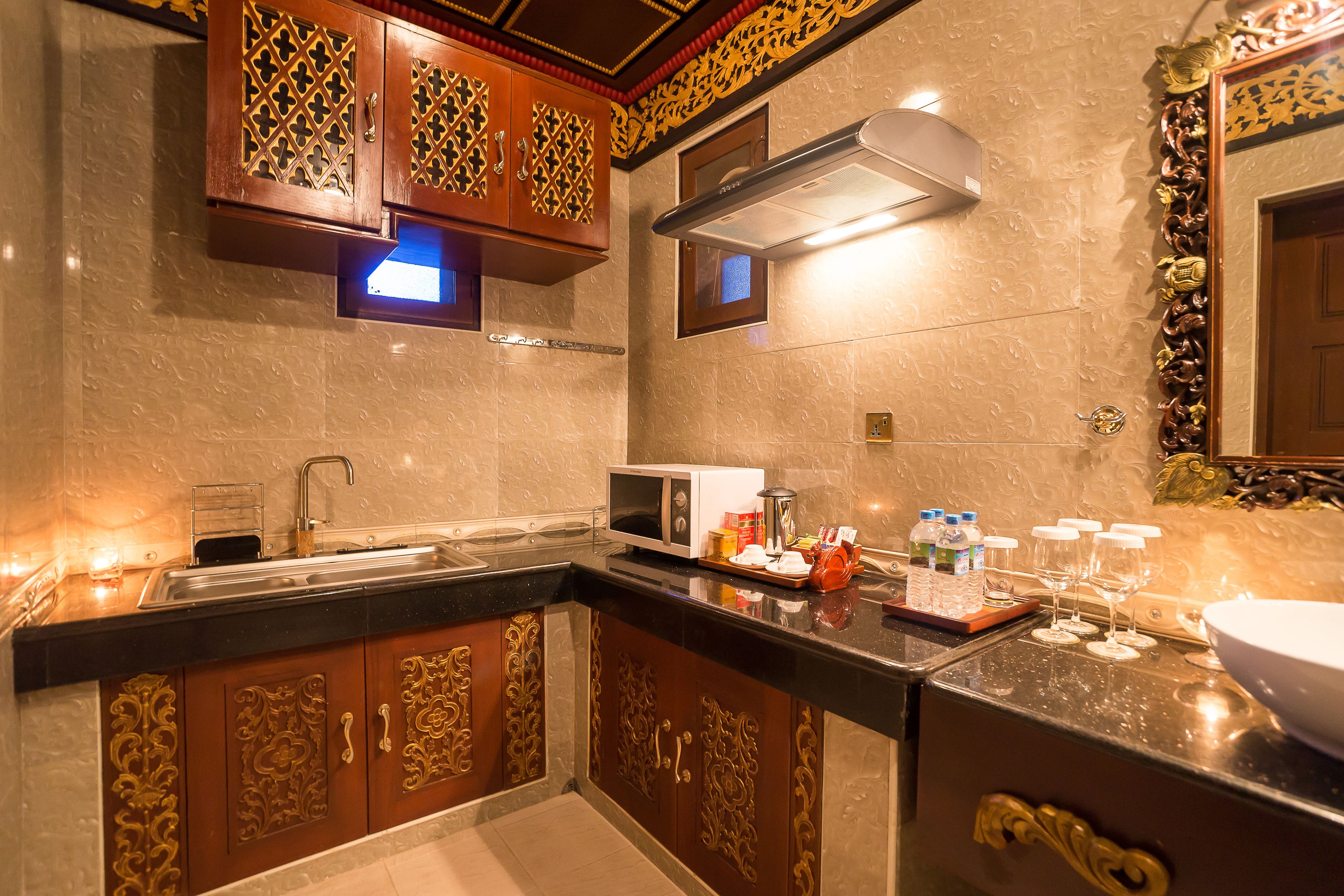 standard suite, 1 king bed, non smoking, royal king villa suite | private kitchen | coffee/tea maker