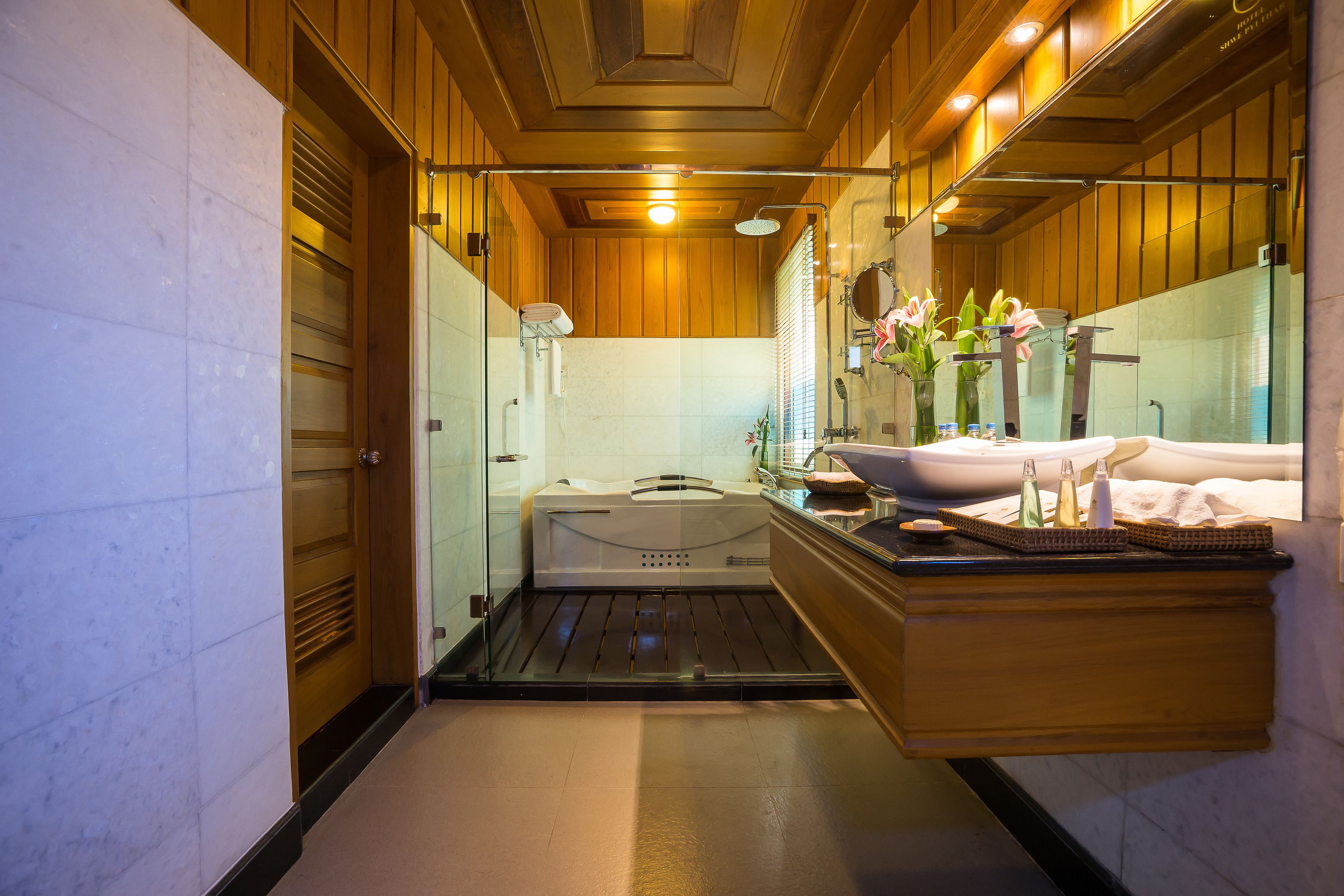 standard suite villa, 1 king bed, non smoking | bathroom | combined shower/bathtub, deep-soaking bathtub, rainfall showerhead