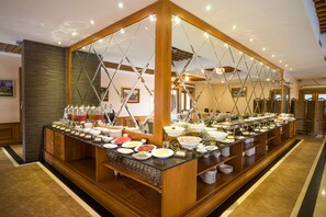 Petit déjeuner buffet compris tous les jours