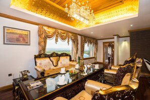 Presidential Suite, 1 King Bed, Non Smoking | In-room dining
