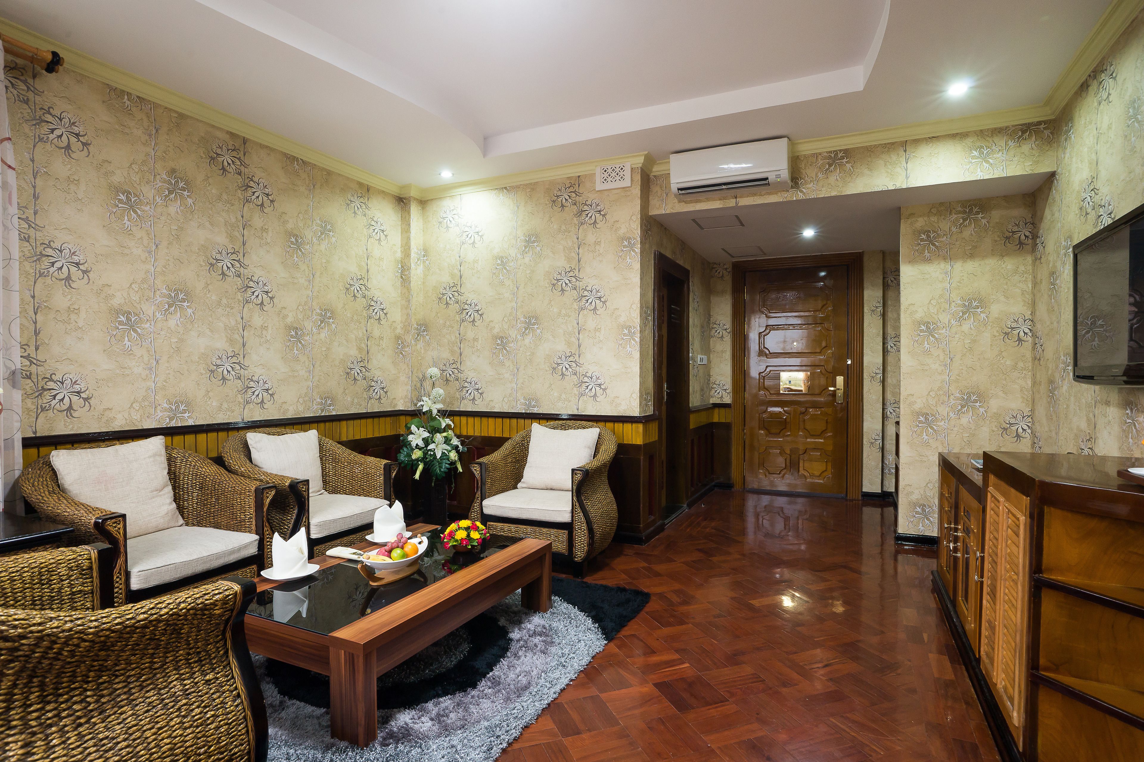 corner suite | living room | 42-inch flat-screen tv with satellite channels, tv, dvd player