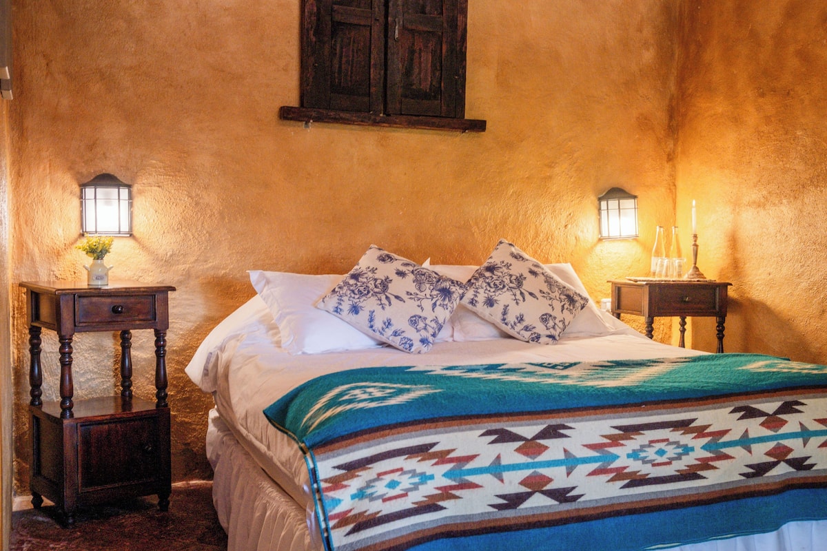 Chambre double | Coffre-fort, accès au Wi-Fi (inclus), décor unique, ameublement unique