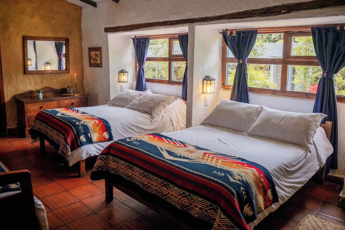 Chambre familiale | Coffre-fort, accès au Wi-Fi (inclus), décor unique, ameublement unique