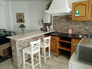 패밀리 아파트 | 전용 주방 | 대용량 냉장고, 전자레인지, 쿡탑, 식기 세척기