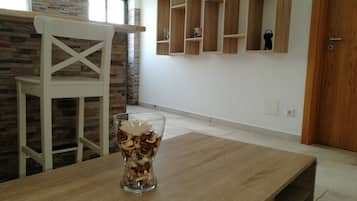 Family Apartment | Desk, soundproofing, rollaway beds, free WiFi
