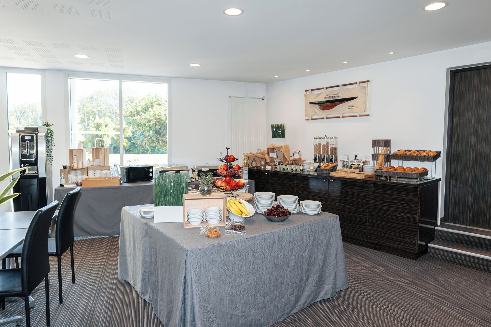 Daily buffet breakfast for a fee
