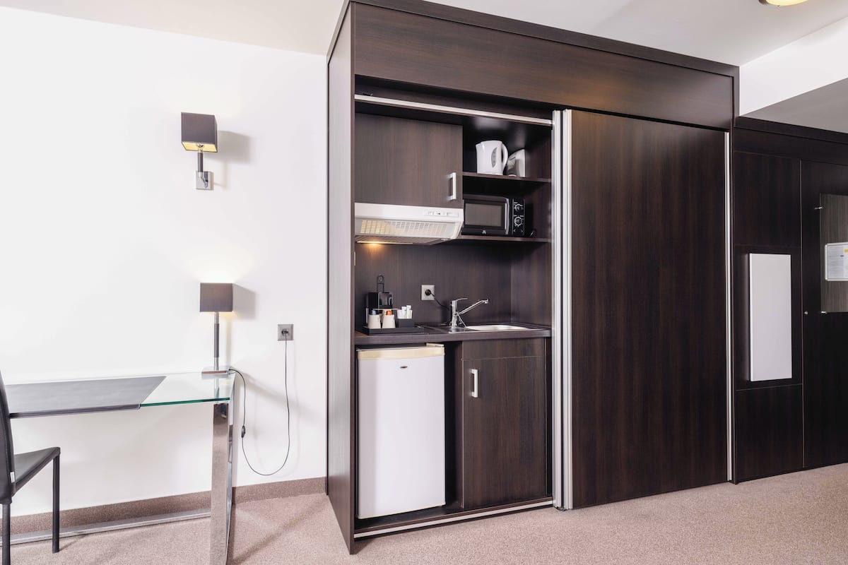 apartment, 1 bedroom | private kitchen | fridge, microwave, stovetop, electric kettle