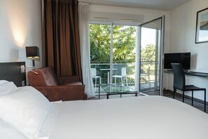 Classic Studio, 1 Double Bed | 1 bedroom, desk, soundproofing, iron/ironing board