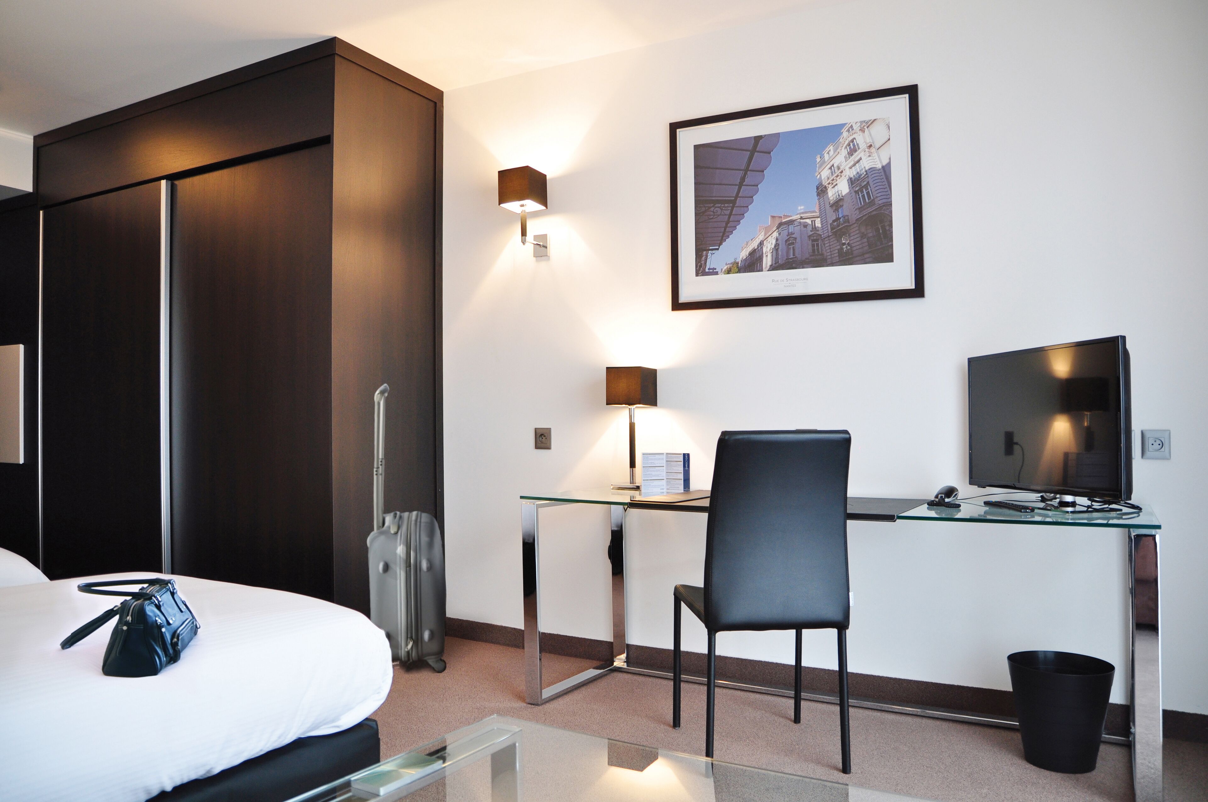 desk, soundproofing, iron/ironing board, free wifi