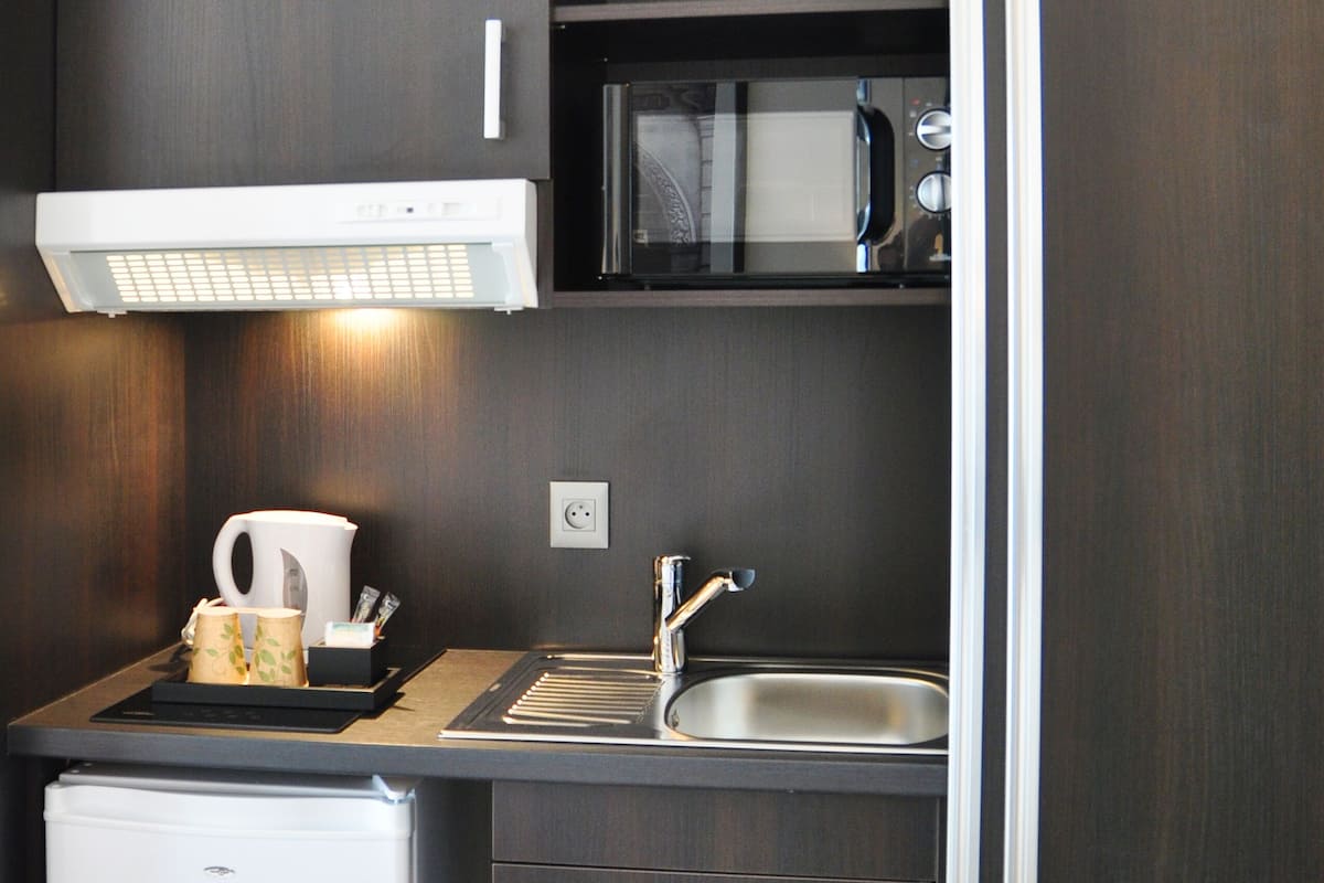 fridge, microwave, stovetop, electric kettle